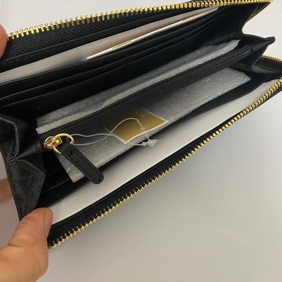 Michael Kors jet set three quarters zipper wallet - Picture 13 of 14